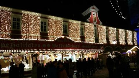 Das weihnachtlich geschmückte Rathaus von Soest